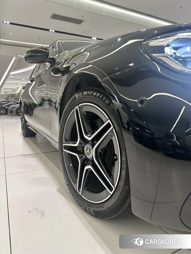 Mercedes-Benz E-class (imported) 2023 Черный из Китая, фото 2