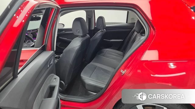 Volkswagen Golf 8th Generation 2025 Красный из Кореи, фото 2