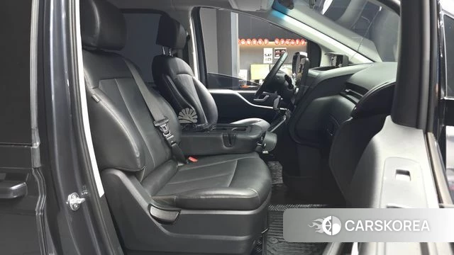 Hyundai Staria 2023 Серый из Кореи, фото 2