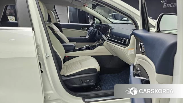 Kia Sportage 5th Generation Hybrid 2023 Белый из Кореи, фото 2