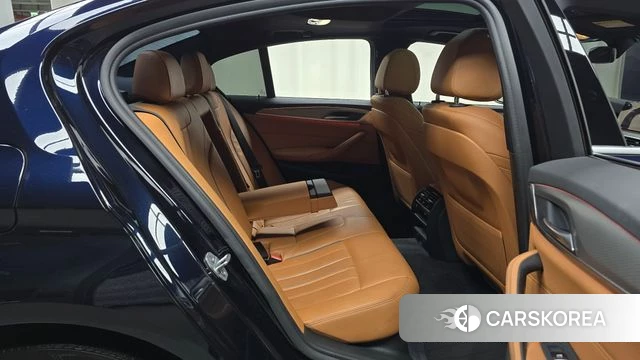 BMW 5 Series (G30) 2018 Черный из Кореи, фото 2