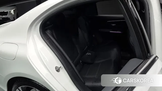 Mercedes-Benz C-Class W206 2023 Белый из Кореи, фото 2