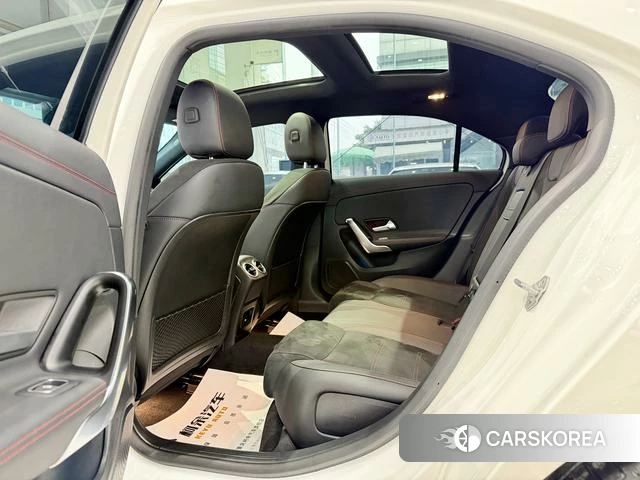 Mercedes-Benz Class A 2023 Белый из Китая, фото 2