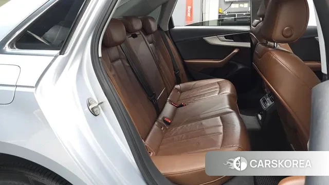 Audi A4 (B9) 2018 Серебристо-серый из Кореи, фото 2
