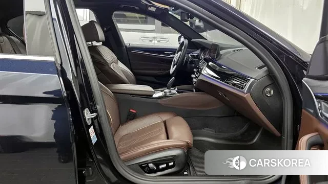 BMW 5 Series (G30) 2019 Черный из Кореи, фото 2