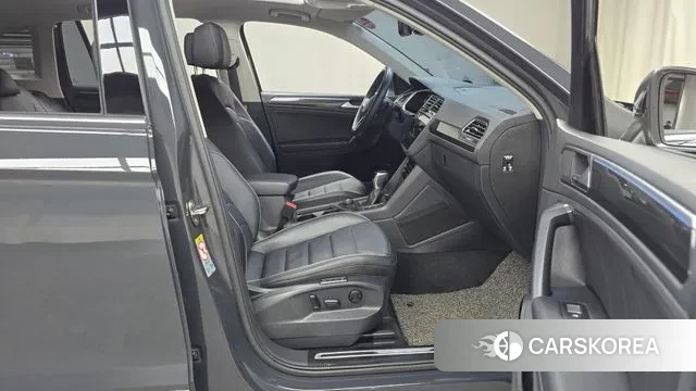 Volkswagen Tiguan second Generation 2021 Серый из Кореи, фото 2