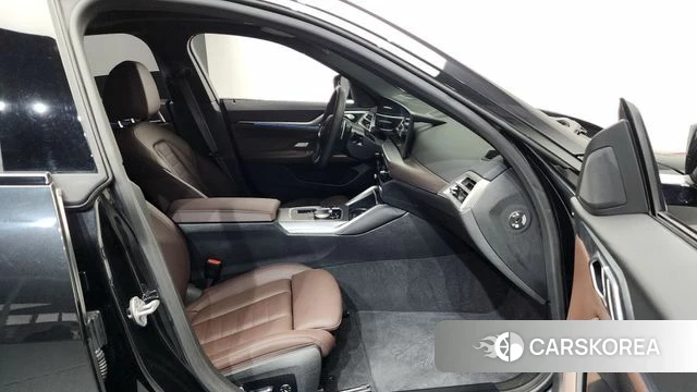 BMW 4 Series (G22) 2025 Черный из Кореи, фото 2