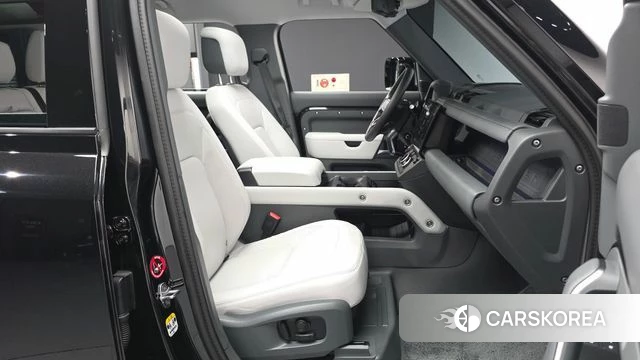 Land Rover Defender (L663) 2026 Черный из Кореи, фото 2