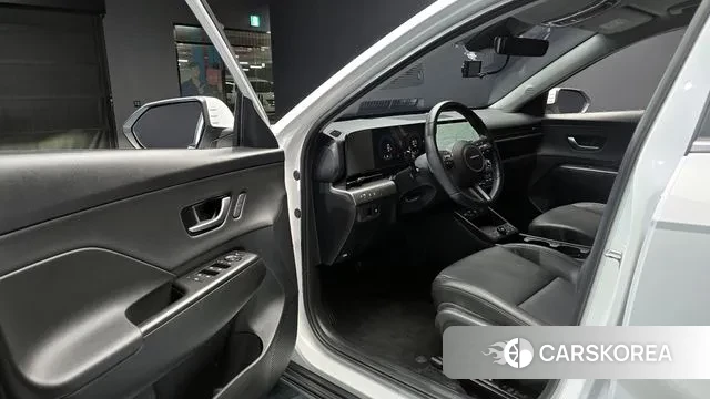 Hyundai Kona (SX2) 2023 Белый из Кореи, фото 2