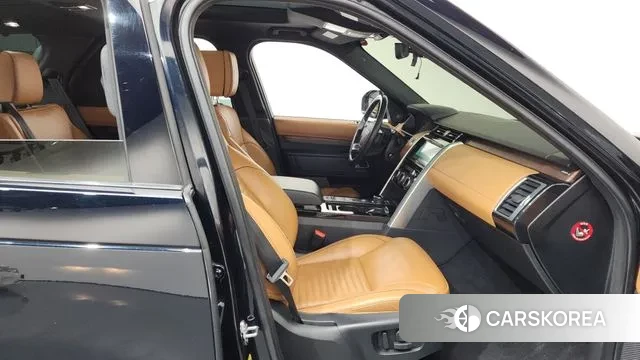 Land Rover Discovery 5 2018 Черный из Кореи, фото 2