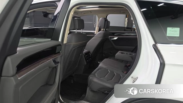 Volkswagen Touareg 3rd generation 2021 Белый из Кореи, фото 2