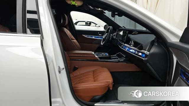 BMW 7 Series (G70) 2025 Белый из Кореи, фото 2