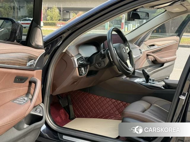 BMW 5 series 2022 Черный из Китая, фото 2