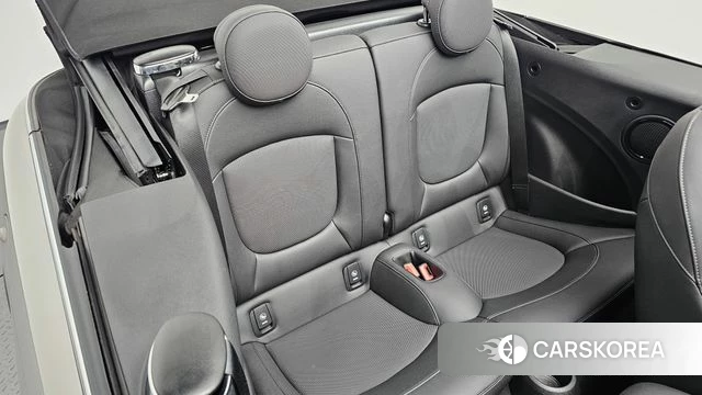 Mini Cooper Convertible 2024 Песочный из Кореи, фото 2
