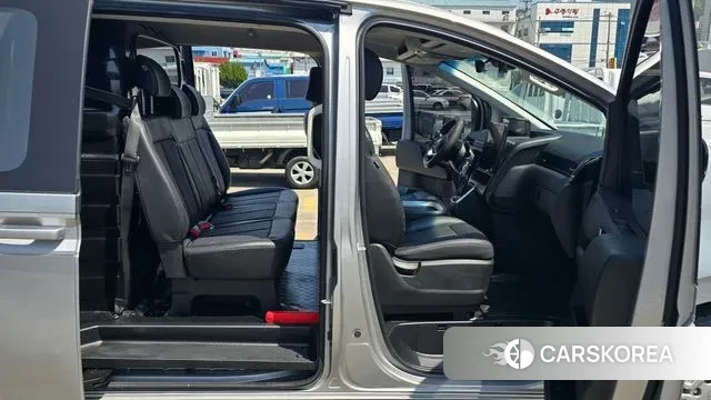 Hyundai Staria 2022 Серебряный из Кореи, фото 2