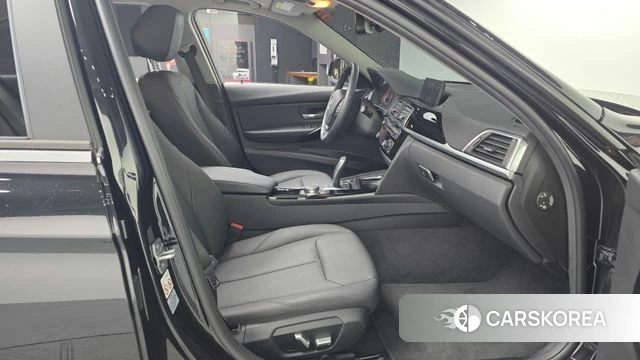 BMW 3 Series (F30) 2018 Черный из Кореи, фото 2