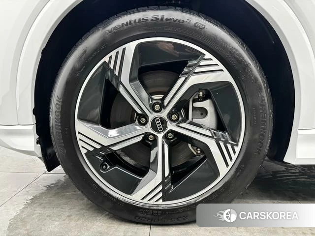 Audi Q4 e-tron 2024 Белый из Китая, фото 2