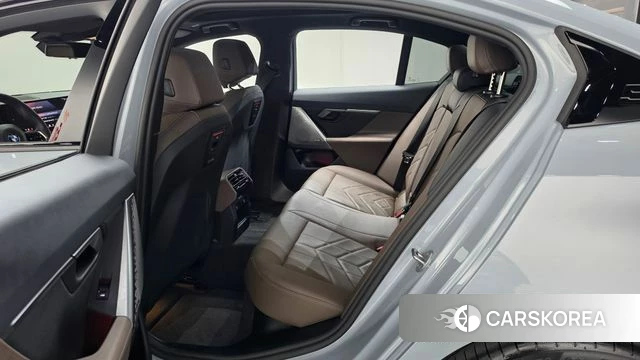 BMW 5 Series (G60) 2024 Серебристо-серый из Кореи, фото 2