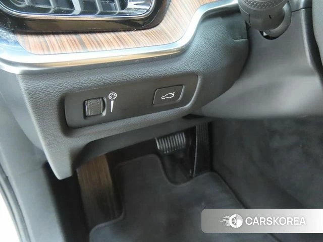 Volvo S60 3rd generation 2021 Белый из Кореи, фото 2