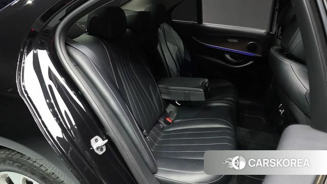 Mercedes-Benz E-Class W213 2018 Черный из Кореи, фото 2