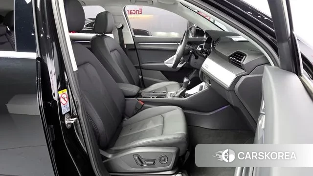 Audi Q3 (F3) 2025 Черный из Кореи, фото 2