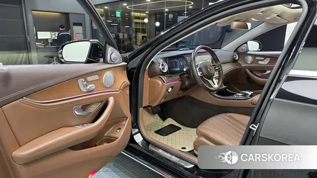 Mercedes-Benz E-Class W213 2019 Черный из Кореи, фото 2