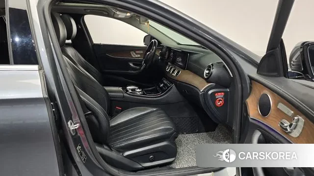 Mercedes-Benz E-Class W213 2019 Серый из Кореи, фото 2