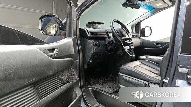 Hyundai Staria 2023 Серый из Кореи, фото 2