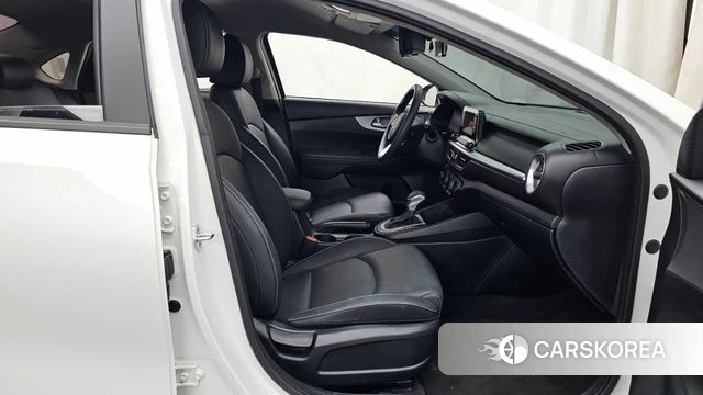 Kia The New K3 2nd generation 2022 Белый из Кореи, фото 2