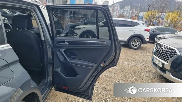 Volkswagen Tiguan second Generation 2023 Серый из Кореи, фото 2