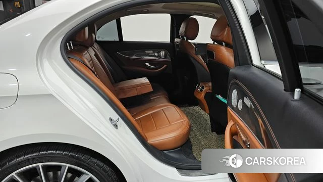 Mercedes-Benz E-Class W213 2019 Белый из Кореи, фото 2