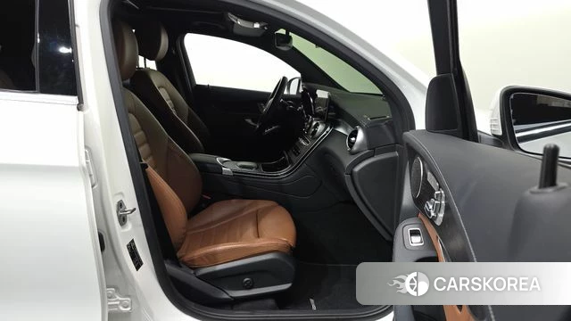 Mercedes-Benz GLC-Class X253 2023 Белый из Кореи, фото 2