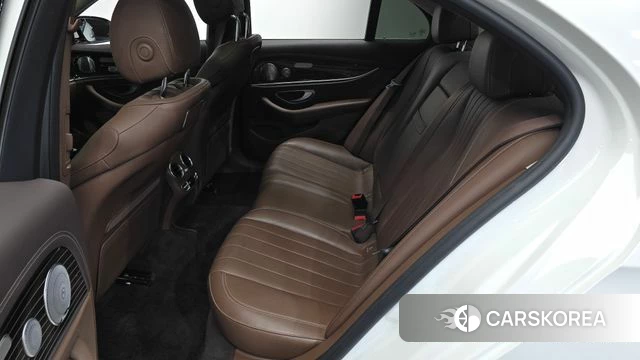 Mercedes-Benz E-Class W213 2018 Белый из Кореи, фото 2