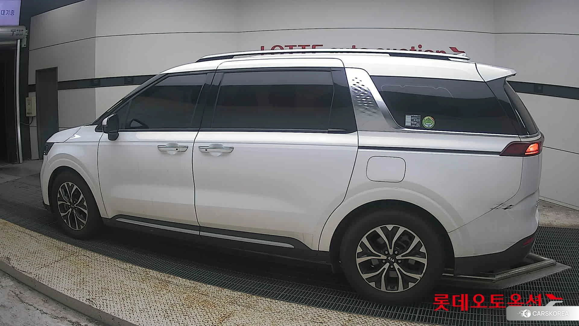 Kia Carnival 2021 Snow White Pearl (optional) из Кореи, фото 2