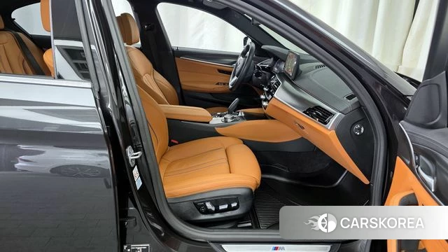 BMW 5 Series (G30) 2023 Серый из Кореи, фото 2