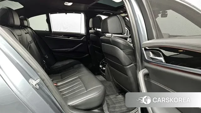 BMW 5 Series (G30) 2018 Серый из Кореи, фото 2