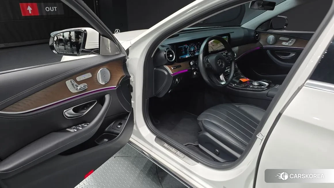 Mercedes-Benz E-Class W213 2018 Белый из Кореи, фото 2