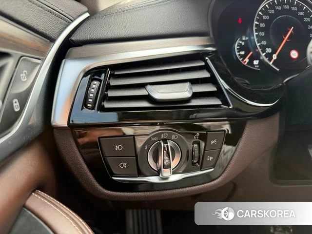 BMW 5 Series (G30) 2018 Серый из Кореи, фото 2