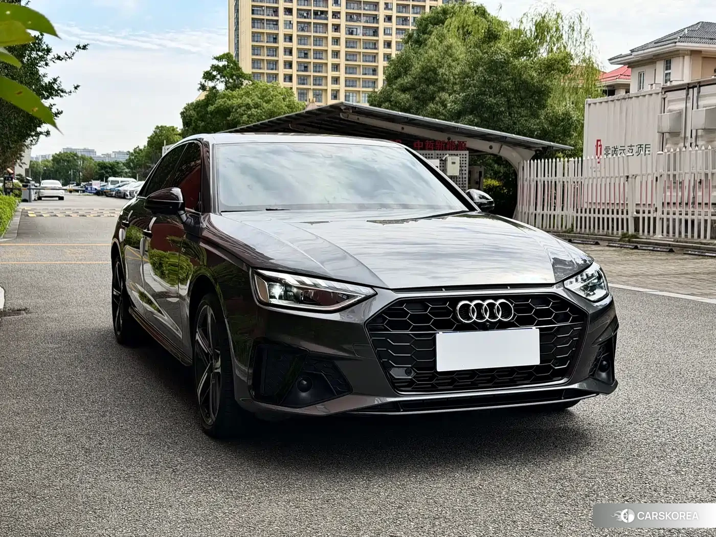 Audi A4L 2025 Silver/gray из Китая, фото 2