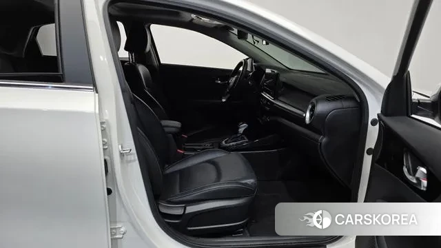 Kia The New K3 2nd generation 2021 Белый из Кореи, фото 2