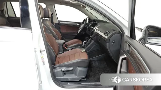 Volkswagen Tiguan Allspace 2024 Белый из Кореи, фото 2