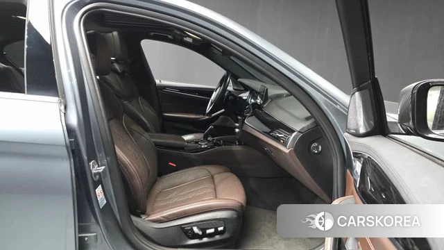 BMW 5 Series (G30) 2018 Серый из Кореи, фото 2