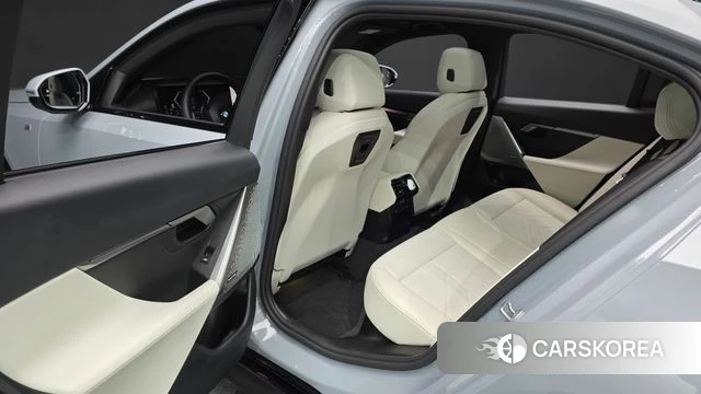BMW 5 Series (G60) 2025 Серый из Кореи, фото 2