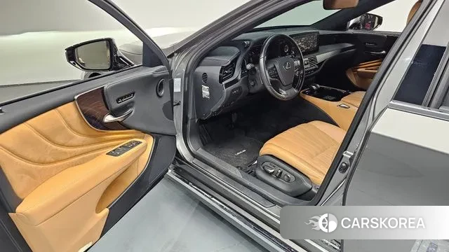 Lexus LS500h 5th generation 2022 Серый из Кореи, фото 2