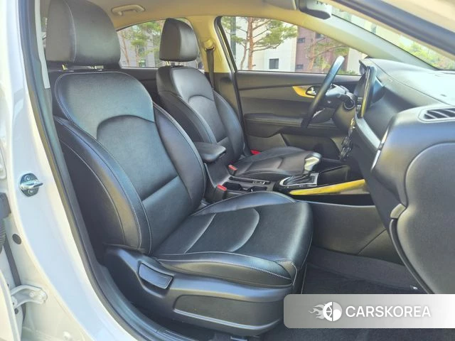 Kia The New K3 2nd generation 2024 Белый из Кореи, фото 2