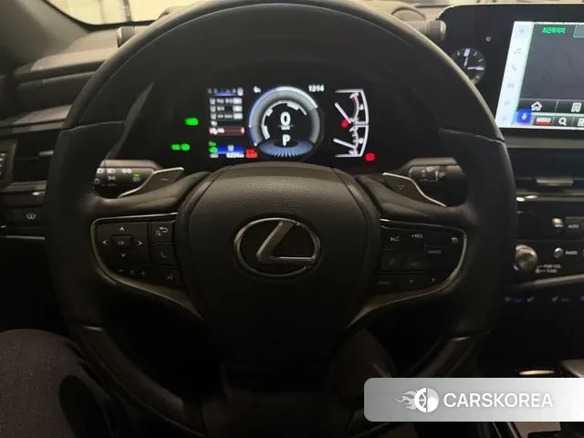 Lexus ES300h 7th generation 2025 Белый из Кореи, фото 2