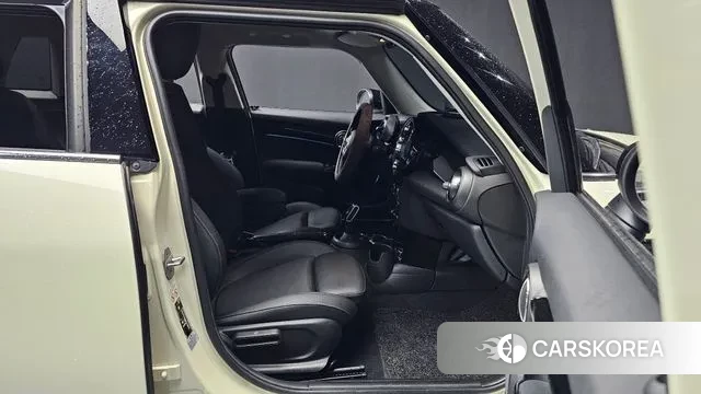 Mini Cooper 2022 Жемчужный цвет из Кореи, фото 2