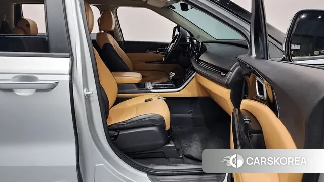 Kia Carnival 4th generation 2022 Серебряный из Кореи, фото 2