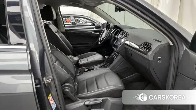 Volkswagen Tiguan second Generation 2020 Серый из Кореи, фото 2