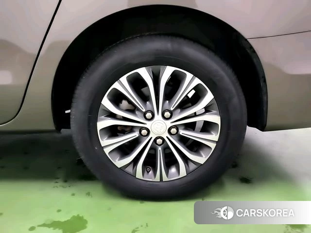 Buick GL8 2021 Желтый из Китая, фото 2